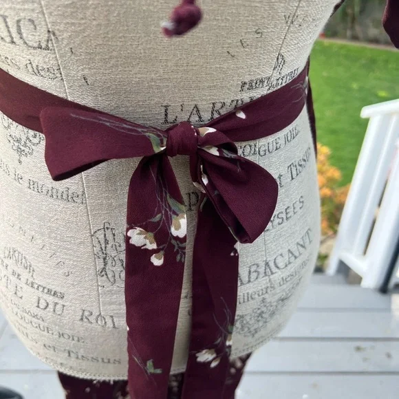 Sadie & Sage Red and White Floral Jumpsuit with V-Neck - Picture 11 of 13